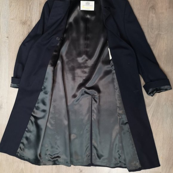 90S Vintage Aquascutum Oversized Long Sleeve Trench Coat | TheStyleMinr.com - Picture 10 of 11